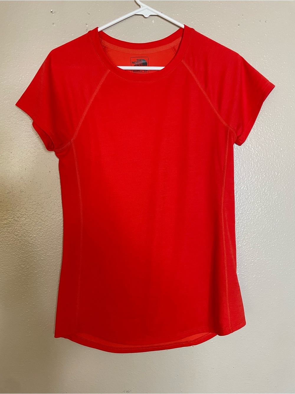 The North Face Flashdry deepCoral -red Short-Sleeve Crew Tee size Small - Picture 2 of 10